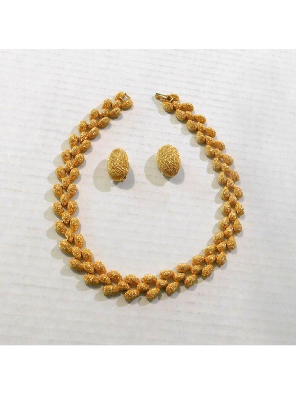 Premier Designs Vintage Gold-Tone Set Choker Necklace Bracelet Clip Earrings - Picture 3 of 13